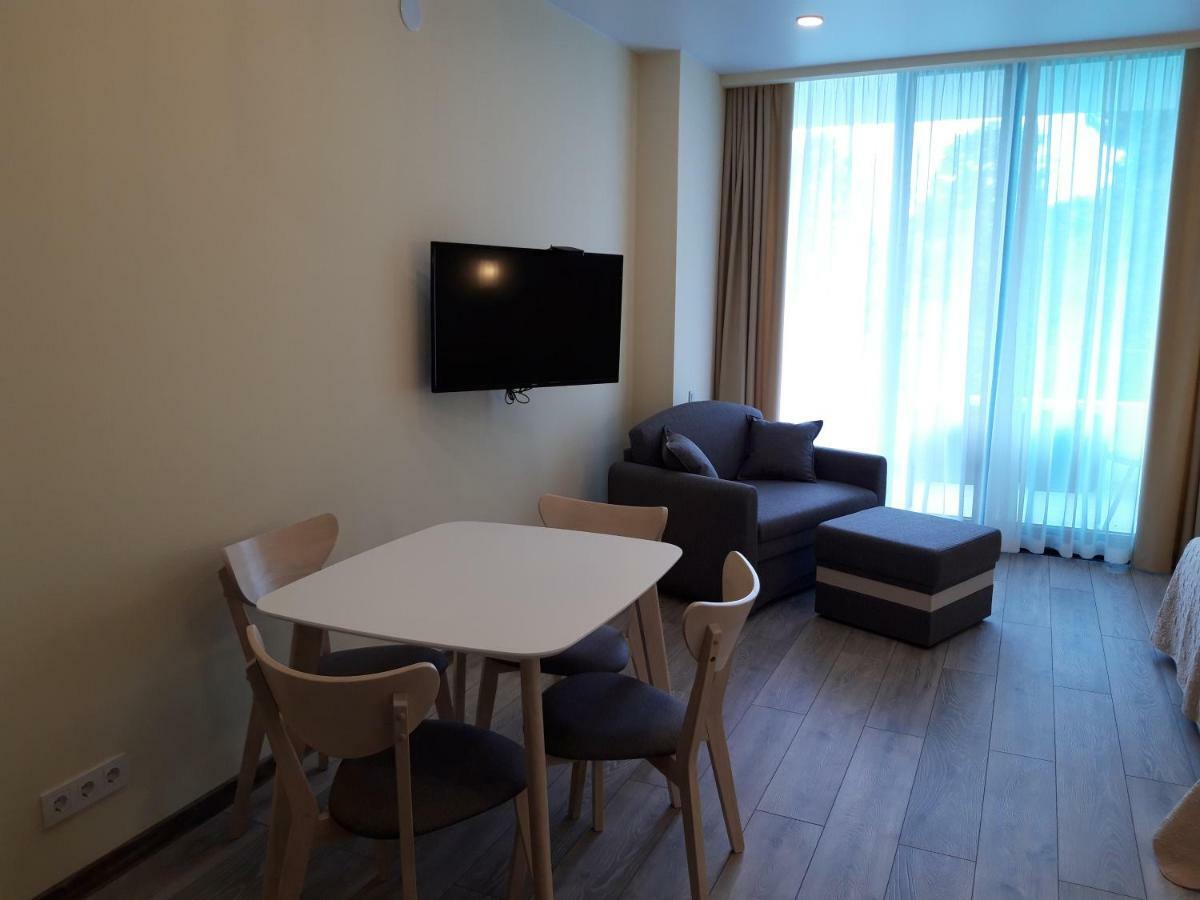 Green Line Apartment Mtsvane Kontskhi Bagian luar foto