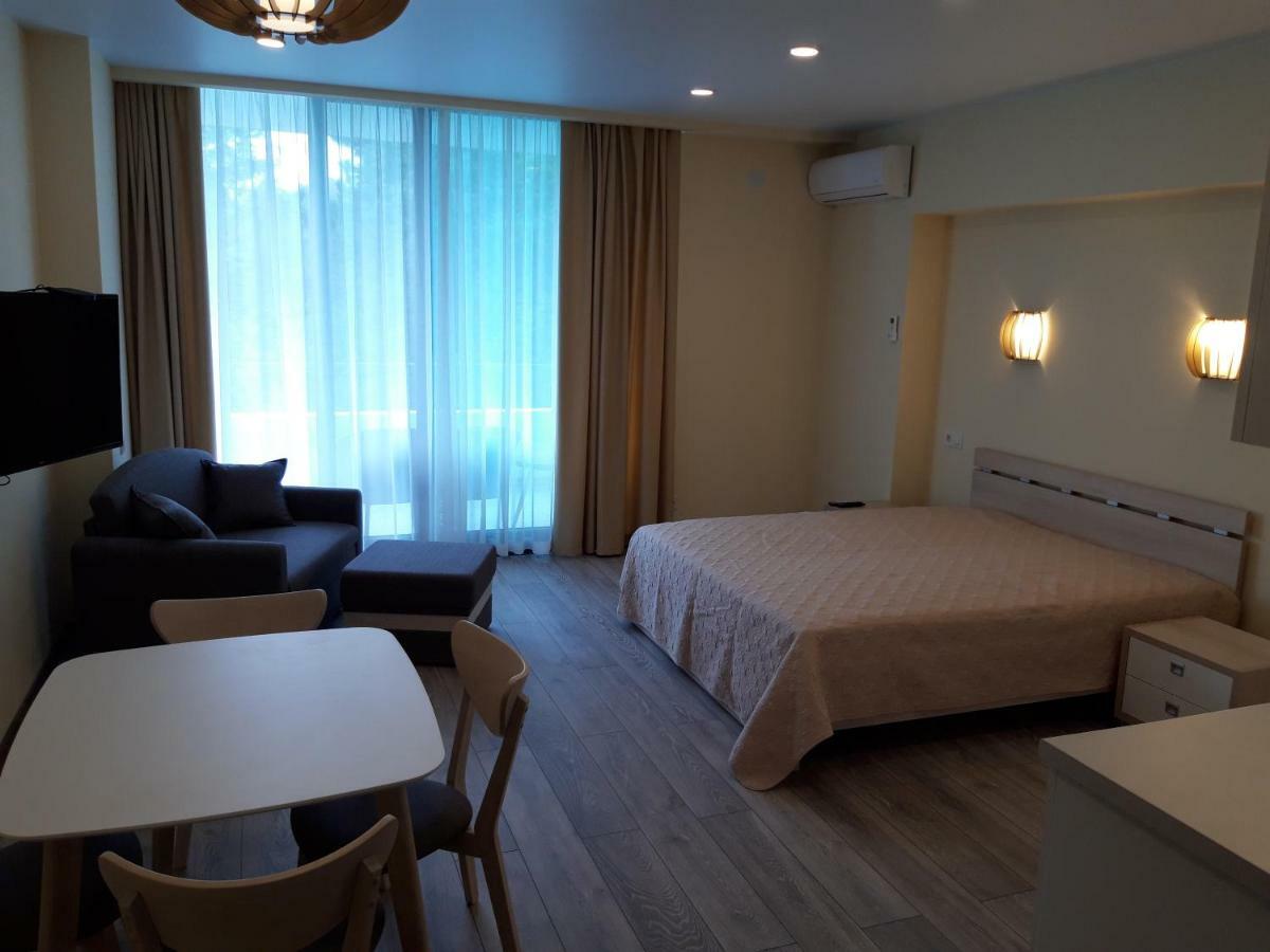 Green Line Apartment Mtsvane Kontskhi Bagian luar foto