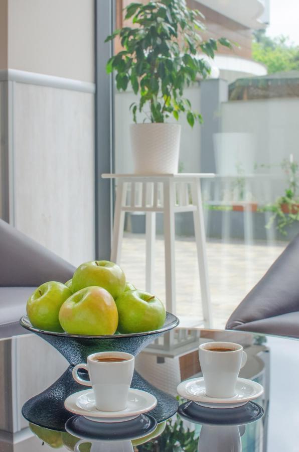 Green Line Apartment Mtsvane Kontskhi Bagian luar foto